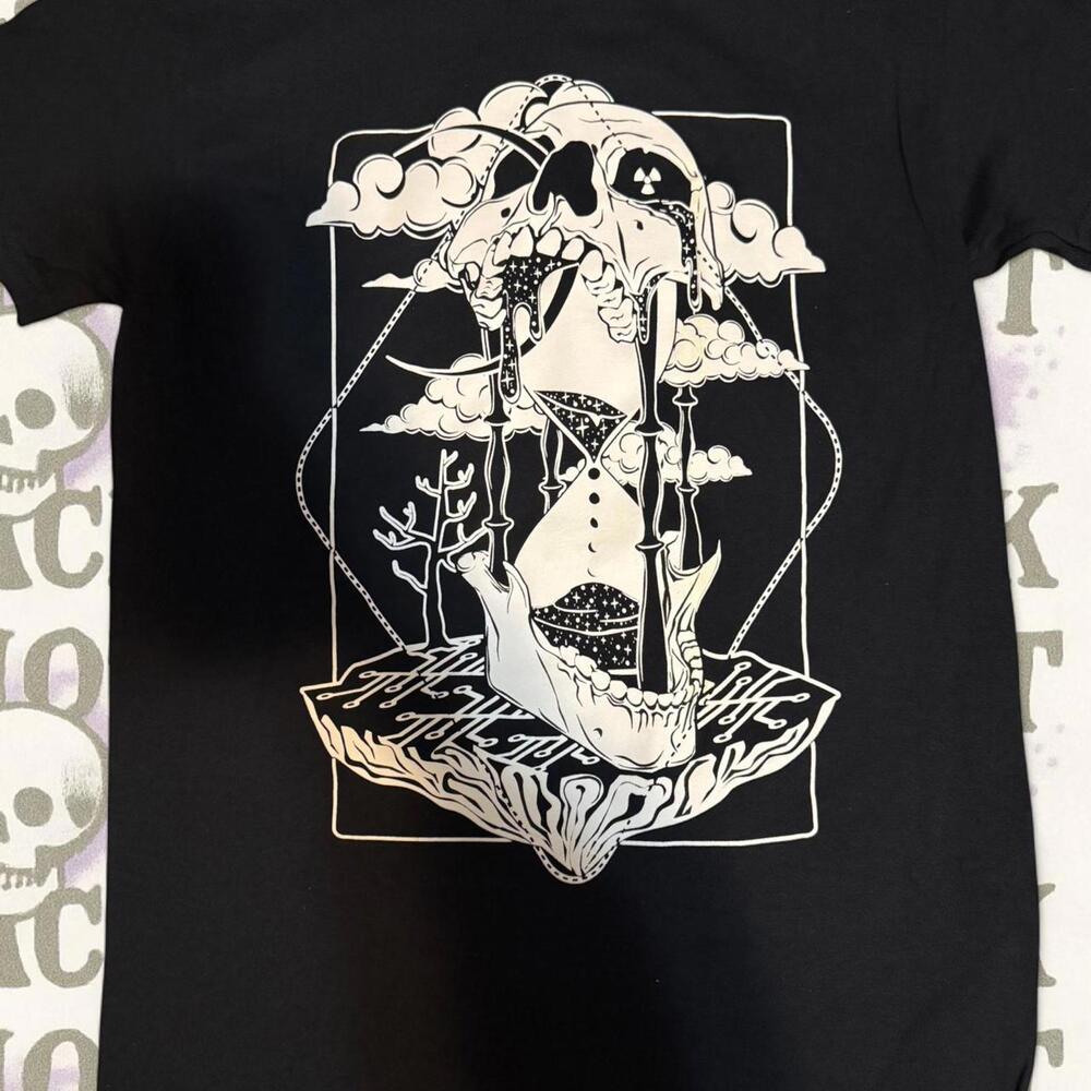 ☠️ RIOT RACK FIND: Threadless x Von Kowen “Memento Sky” Tee ☠️